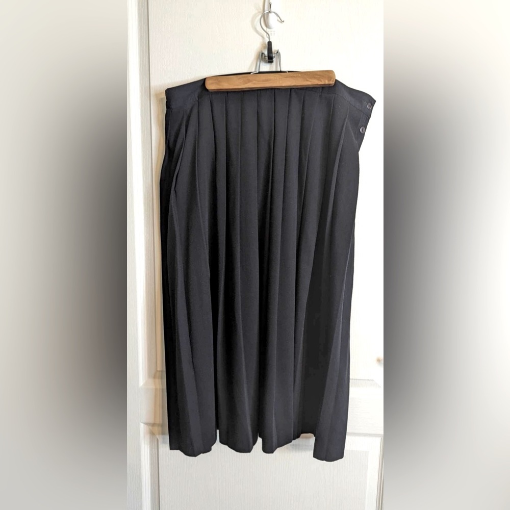 Liz Baker Essentials Black Women's Skirt Size: 20W